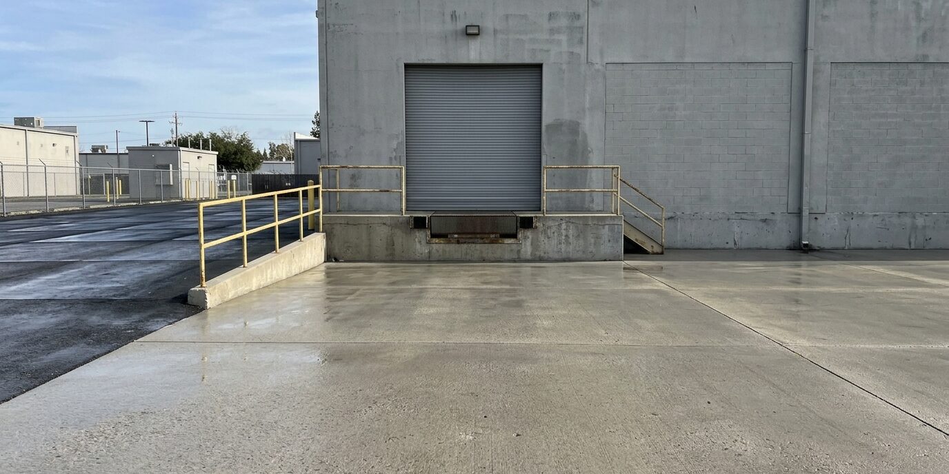 IMG_3275_loading-dock-grease-spill-cleanup_Liberty-Softwash